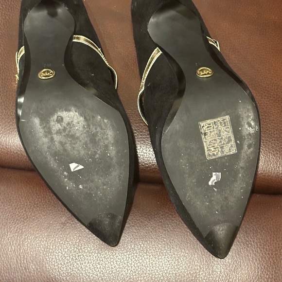 Michael kors black heel shoes. - Picture 5 of 5